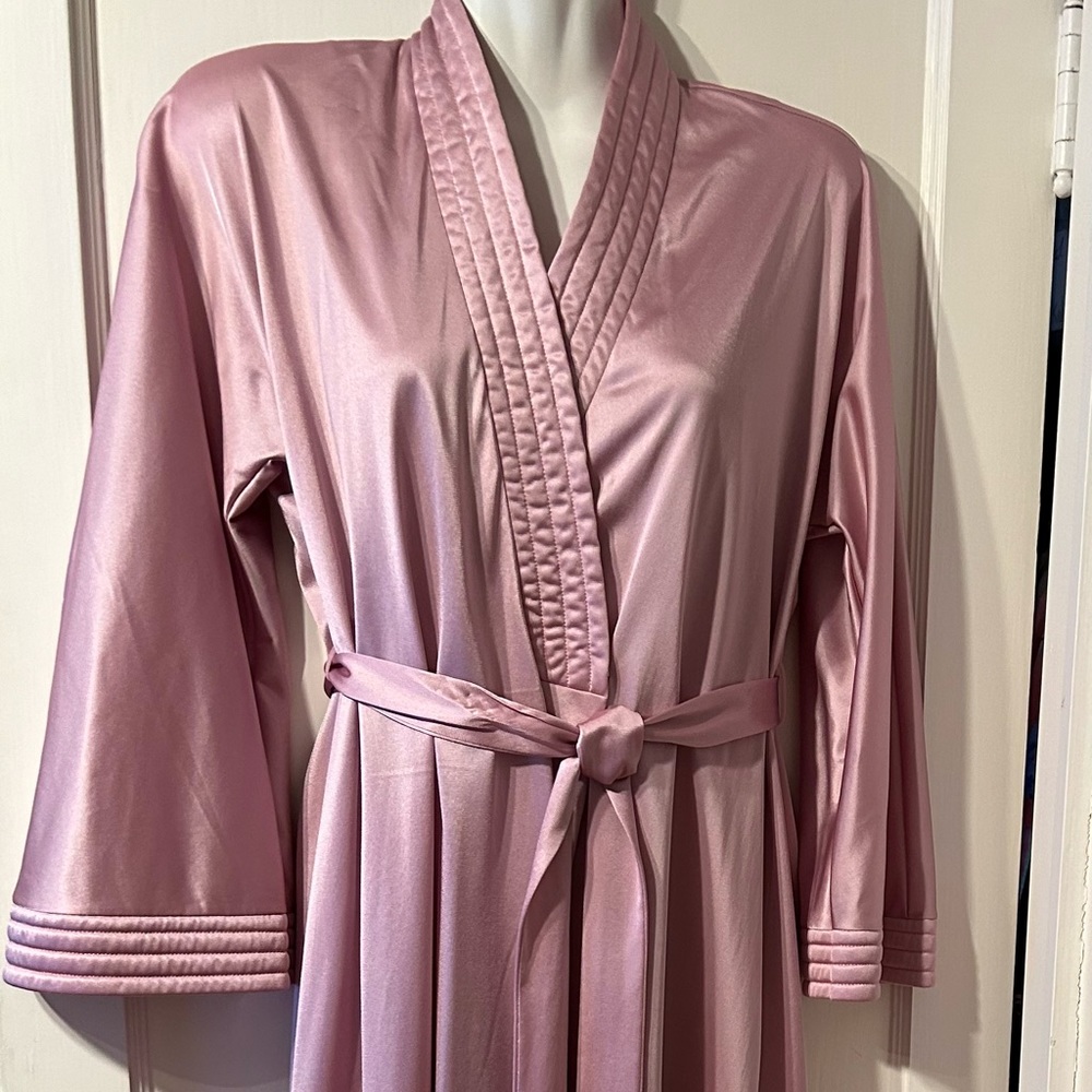 Vanity Fair Robe and Gown Set. Dusty Rose color. Classic set for travel or home.